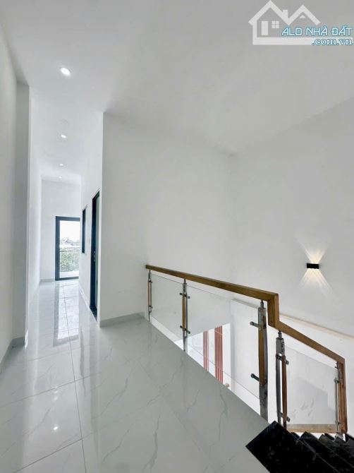 BÁN NHÀ NGAY GẦN VÒNG XOAY CỔNG 11 - SỔ RIÊNG THỔ CƯ HOÀN CÔNG - 700TRIỆU NHẬN NHÀ - 3