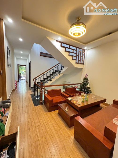 Nắm chủ - Nhà đẹp 3 tầng MT LÊ VĂN HIẾN, đối diện BV 600 giường -Đang cho thuê 18tr/th - 3