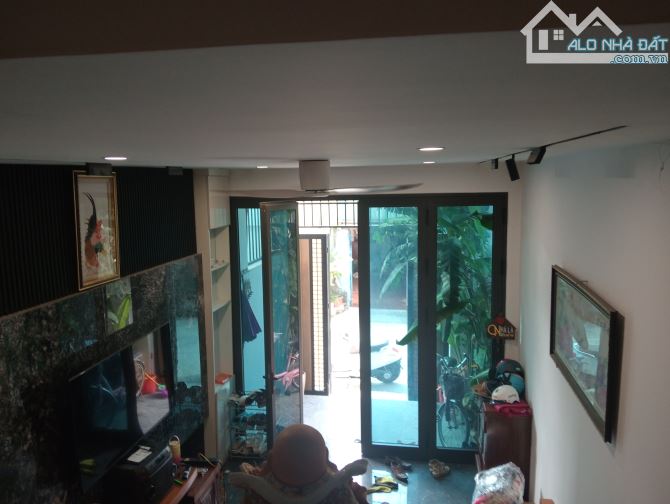 Nhà hiếm hoi còn sót lại, Nguyễn Văn Linh Long Biên 33m-5T-8,6 tỷ -Đường 5,5m oto tránh - 3