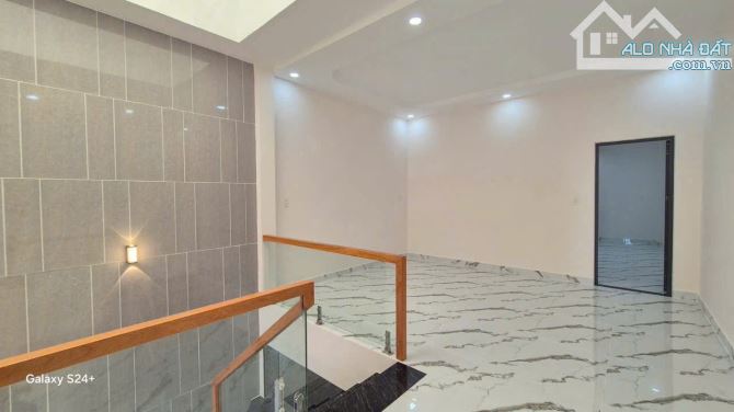 CẦN BÁN CĂN NHÀ PHỐ HIỆN ĐẠI 4.7MX27M - SHR FULL THỔ - 3