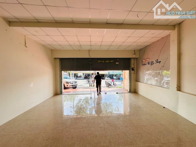 Chủ định cư nước ngoài Bán 2 Cửa Hàng MT Nguyễn Trường Tộ  dt:12x19m (201,8m2) Lagi - 3