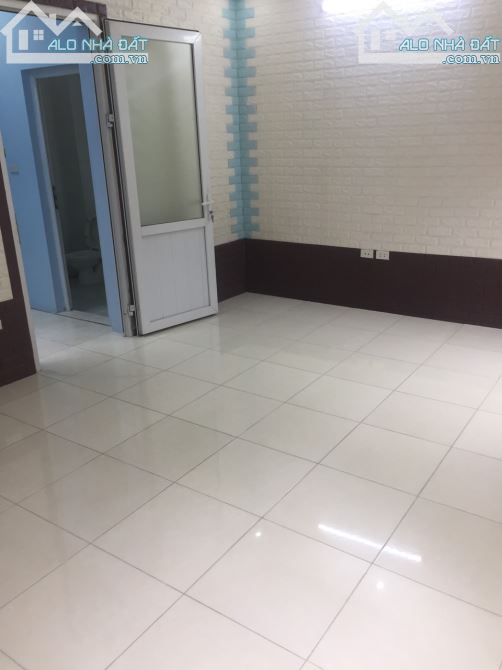 Cho thuê nhà ngõ 213 đường Trung Kính. Dt 65m2 x 6 tầng mặt tiền 5m 30 triệu/tháng - 3