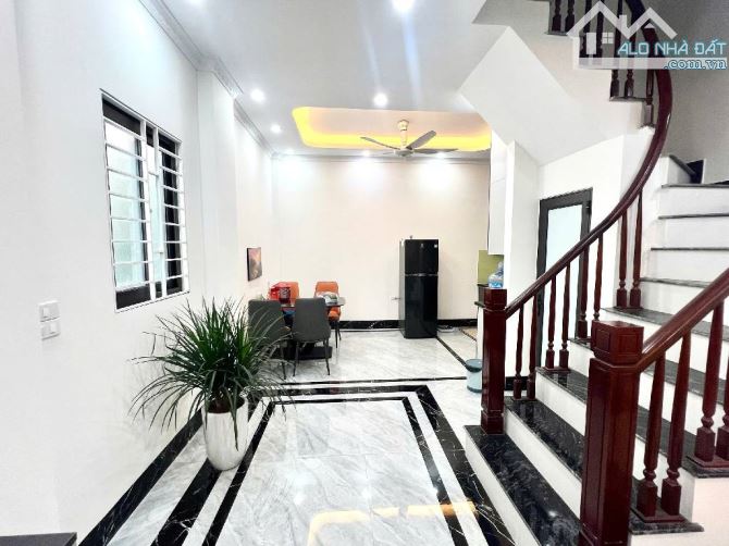 NGọc trì - Thạch Bàn - Lô Góc - dân xây, cách ô tô 40m - 40m2 - MT4.5 chào 6.92 - 3