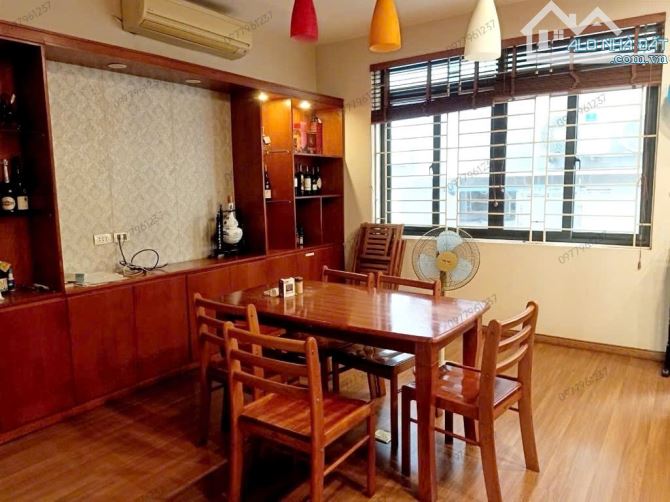 BÁN NHÀ TRẦN QUỐC HOÀN 55m2. GARA Ô TÔ, 2 Ô TÔ TRÁNH ĐỖ NGÀY ĐÊM TRƯỚC NHÀ - 3