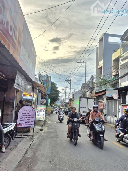 bán nhà 2Mt đường Hà Đặc, Trung Mỹ Tây, Dt 4x26m, cấp 4, Đct 25 triệu, giá 8,9 tỷ - 3