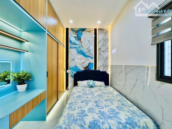 Căn nhà đẹp 2 tầng ngay Dương Quảng Hàm, GV. Giá : 3 Tỷ 090 / 50.4m2. SHR, hẻm xe hơi 5m - 3