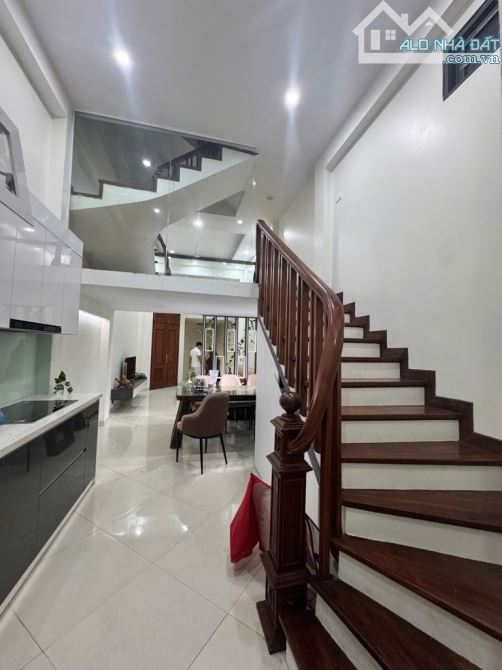 Bán Gấp Nhà Gốc Đề : NHÀ ĐẸP MỚI 100% - NGÕ THÔNG TỨ TUNG,dt 38m2 - 3