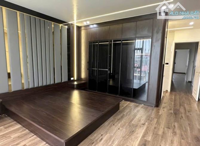 Bán nhà mặt đường thang máy mặt đường Dân Lập , Lê Chân - DT 135m - Mt 5m - 3