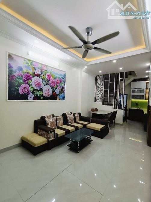 HIẾM - LÔ GÓC - NGÕ THÔNG TỨ TUNG - Ô TÔ ĐỖ CỔNG - SĐCC - SẴN GPXD - FULL NỘI THẤT - 3