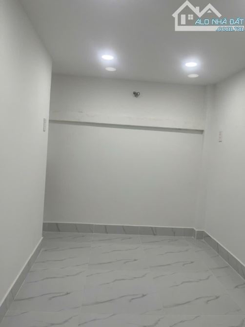 SIÊU PHẨM 3 TẦNG -2 TỶ 750  -TÂN THÀNH  -DTSD 60M2 - 3