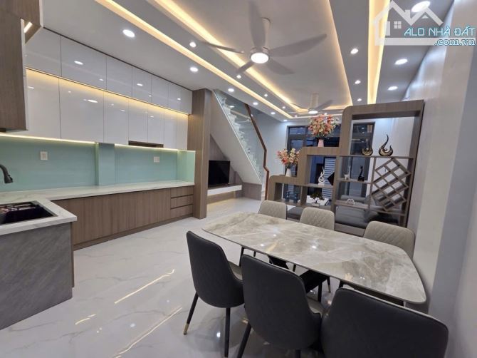 BÁN NHÀ MỚI- 2 CĂN- 2 MT- LÔ NHÌ HUỲNH TẤN PHÁT- QUẬN 7- DÒNG TIỀN ỔN- GIÁ NHỈNH 8 TỶ - 3