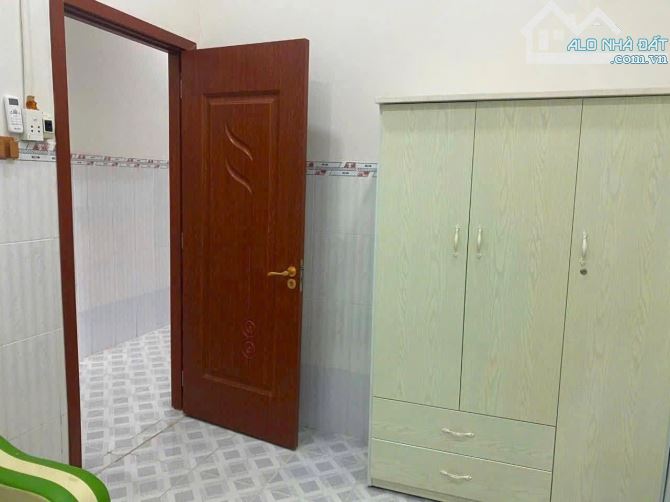 950TR Hàng chuẩn sổ hồng riêng ngay Bà Điểm cần bán gấp căn nhà 70m2 - 3