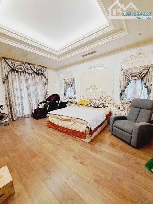 BÁN LÂU ĐÀI 325m2 - KHU CMT8 - 11x36, 5 TẦNG - GIÁ 69 TỶ - 3