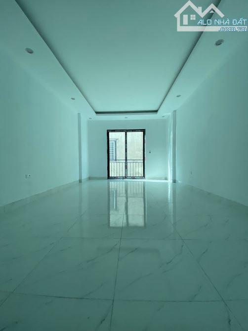 Chính chủ gửi bán nhà La Phù, ô tô đỗ cổng, tiện ích ngập tràn dt 37m2 x 5 tầng x giá: 4.6 - 3