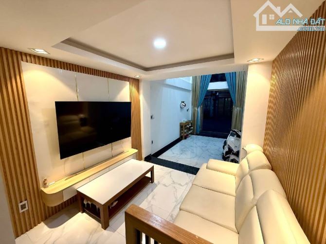 Hơn 8 tỷ , 30m2 , nhà 5 tầng ô tô đỗ cửa, hoàn công đủ,  thông phan xích long , phú nhuận - 3