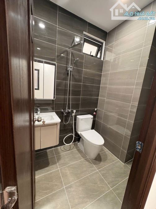 Chính chủ cần bán gấp căn nhà phố 1 trệt 3 lầu tại hẻm xe hơi, vị trí đẹp, giá tốt - 3