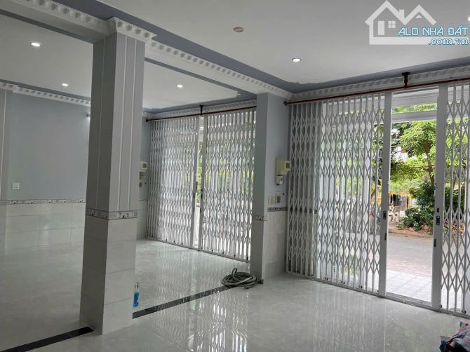 Bán 2 căn nhà liền kề đường số 11 khu tđc Đại Học Y Dược dt 8x16 sổ hồng lộ 13m hướng ĐB - 3