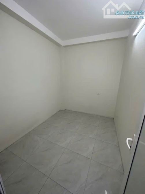 FULL NỘI THẤT NHÀ ĐẸ -ÔTÔ ĐỖ CỬA-SÁT PHỔ-VỊ TRÍ ĐẮC ĐỊA 27/35M -3 TẦNG - 3,45 TỶ PHỔ VỌNG - 3