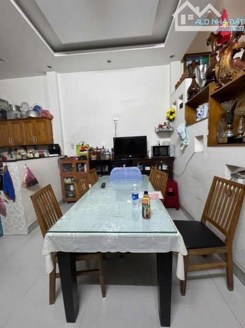 SIÊU PHẨM GIÁ TỐT – 3 TẦNG Dt 4×16 – HẺM THÔNG_ Tiện Ích _ Chỉ: 8.8 Tỷ - 3