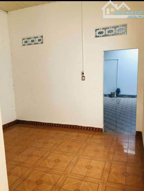 NHÀ CẤP 4 KHU PHỐ CỔ QUANG TRUNG - CÁCH CHỢ BMT CHỈ 500M - HẺM ÔTÔ THÔNG TỨ HƯỚNG - 3