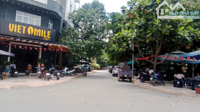 MÌNH BÁN NHÀ LẦU MTKD NGAY ĐẠI HỌC ĐỒNG NAI DOANH THU 120TR/ THÁNG - 3