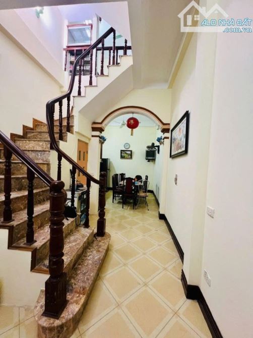 BÁN GẤP NHÀ VŨ HỮU THANH XUÂN 38m2, 4 TẦNG MẶT TIỀN 3,3m GIÁ  8.2 TỶ - 3