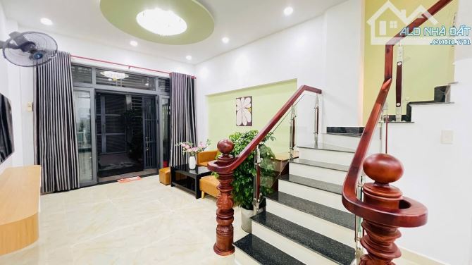 Giảm 300tr bán gấp nhà 4 tầng,sát mặt tiền, ngay CV Làng Hoa,P.8, Gò Vấp - 3