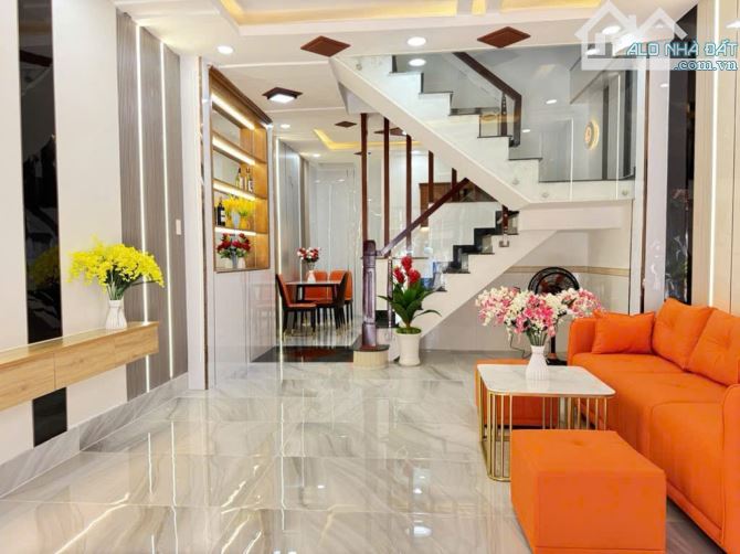 NHÀ 2 TẦNG MỚI SPA - HẺM Ô TÔ - VUÔNG VỨC 44 M2. - 3