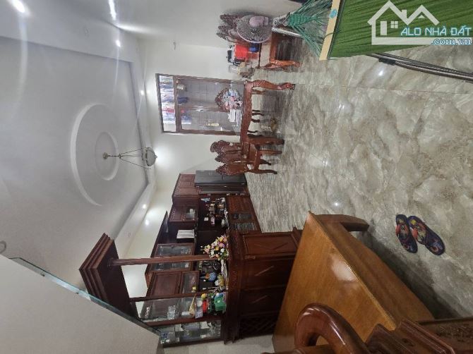 NHÀ ĐẸP 3TẦNG - ĐƯỜNG S 8M- VỈA HÈ 4M -5x19- Ô TÔ TRONG - PHÚ MỸ Q7- CHỈ 17.3 TỶ TL - 3