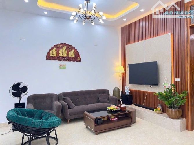 Bán nhà mặt đường trục chính KĐT Đông Nam Cường, TP HD, 66m2, mt 6.5m, 3.5 tầng, 5 ngủ - 3