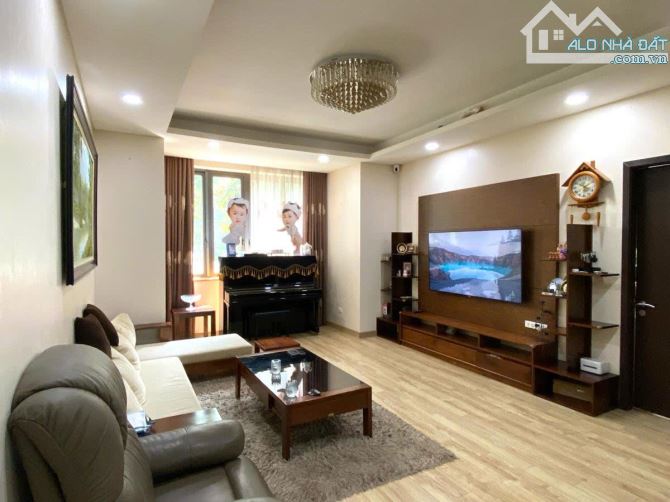 Biệt thự khu vip ngõ 158 NGUYỄN SƠN phường Gia Thụy Long Biên - 122m 4tầng MT 6,5m giá tốt - 3