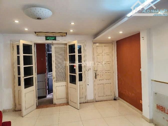 Cho thuê nhà nguyên căn ngõ 371 Đê La Thành, Ô Chợ Dừa, Đống Đa. DT 45m x 5 tầng, giá 18tr - 3