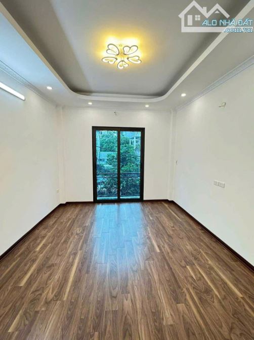 Cho thuê nhà phố Đông Thiên, phường Vĩnh Hưng, Hoàng Mai. DT 30m x 5 tầng, giá 10tr - 3