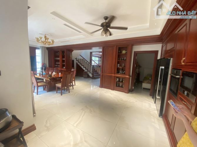 Cần bán biệt thự khu ĐTM Trung Yên, DT: 320m2 x 4 tầng, MT 16m, 5 Ô tô tránh, Giá 95 tỷ - 3
