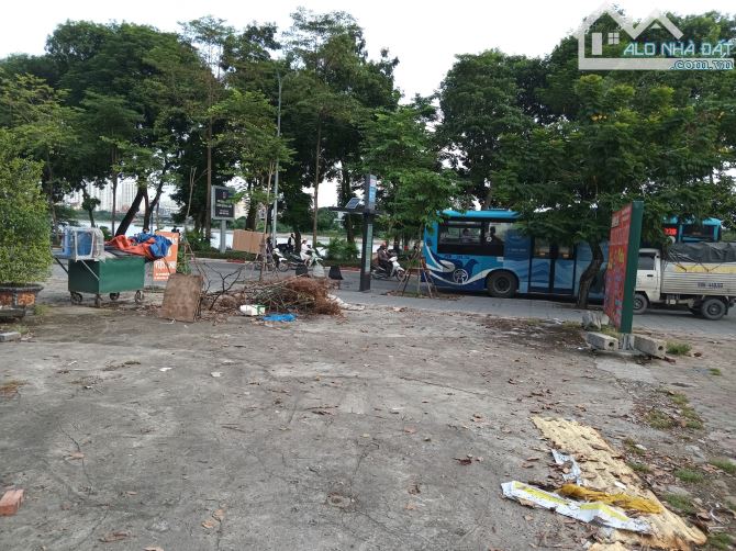 Lô đất đẹp nhất Nguyễn Hữu Thọ view Hồ Linh Đàm, 3 mặt tiền - DT 438m2 Mặt tiền 45m 145 tỷ - 4