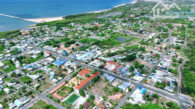 TRỤC CHÍNH LỘC AN - NGAY CHỢ VÀ BÁCH HOÁ XANH; cách bãi tắm 1.7km 🌈🌈🌈DT tổng 1180M2 - S - 4