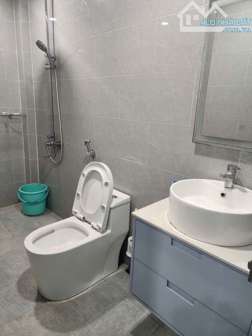 CÁCH  3 CĂN NHÀ MẶT TIỀN XE HƠI  NGANG 4.6 X12 NHÀ ĐÚC BÊ TÔNG MỚI  TÂN HƯNG Q7 - 4