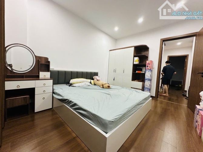 🏤MIÊU NHA 37m² - LÔ GÓC  - 3 MẶT THOÁNG - FULL NỘI THẤT - Ô TÔ CÁCH 50 m - TIỆN ÍCH XUNG - 4