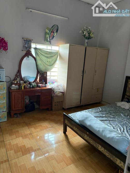 BÁN NHÀ ĐÔNG THẠNH ẤP 5, HÓC MÔN - 60M2 , 4X15 - HẺM XE HƠI THÔNG - SÁT BÊN CHỢ . - 4