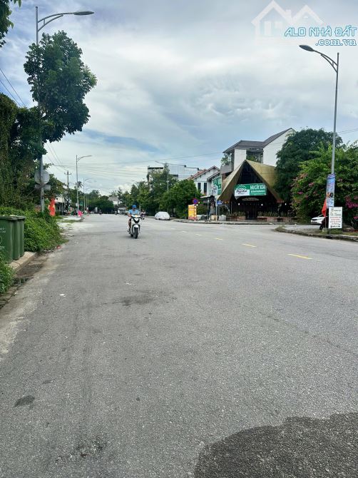 NHÀ 3 TẦNG MẶT TIỀN ĐỒNG KHỞI SIÊU HIẾM GIÁ 14TY100 - 4