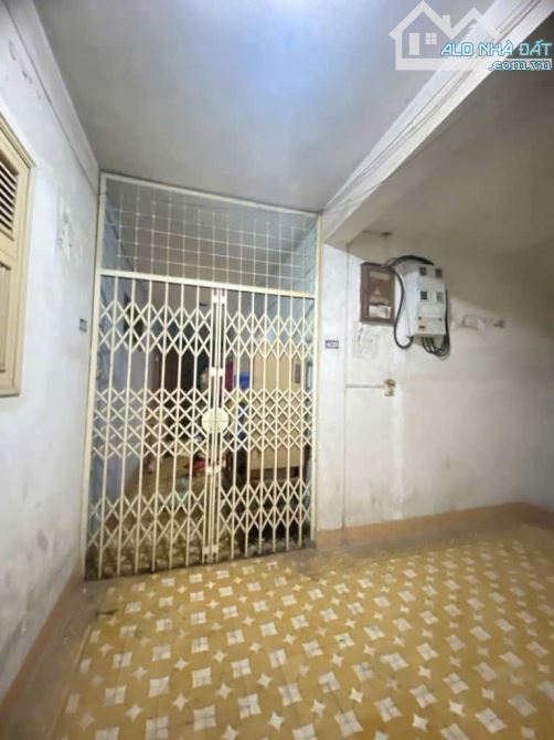TẬP THỂ PHẠM VĂN ĐỒNG - LÔ GÓC - Ô TÔ ĐỖ CHÂN TOÀ NHÀ- DT: 51/60M, TẦNG DƯỚI 5, GIÁ 3.8 TỶ - 4