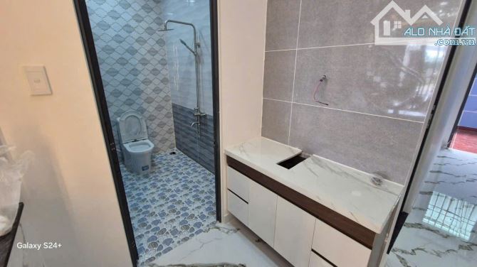 CẦN BÁN CĂN NHÀ PHỐ HIỆN ĐẠI 4.7MX27M - SHR FULL THỔ - 4