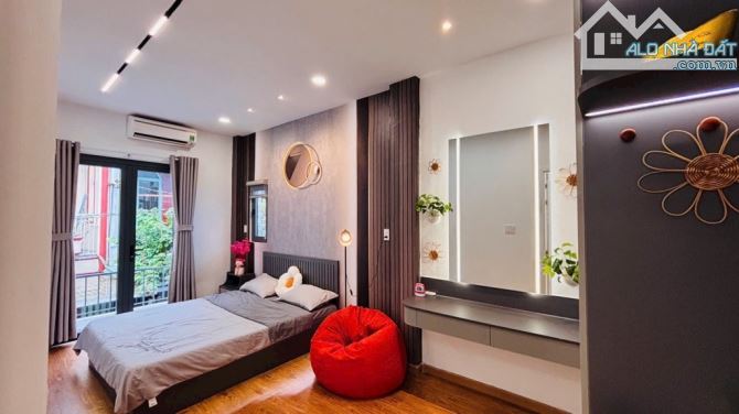 BÁN NHÀ PHÂN TÂY HỒ 2 MẶT HẺM – 40m2 – 3PN – FULL NỘI THẤT - 5.95 TỶ - 4
