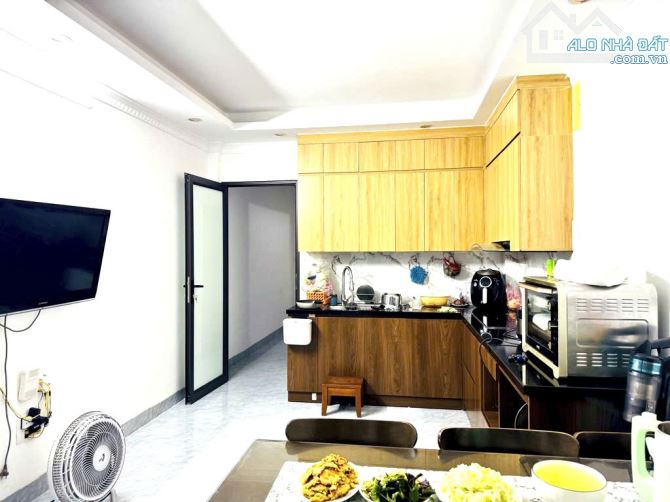 NHÀ ĐẸP LONG LANH - Ở NGAY - THẠCH BÀN LONG BIÊN - 2 Ô TÔ ĐỖ CỬA - LÔ GÓC 3 THOÁNG - G - 4