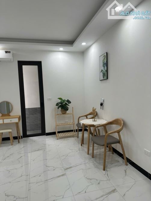 TOÀ CCMN ĐỘI CẤN 104M 8 TẦNG TNANH MÁY MT 6M TỔNG 22 PHÒNG DOANH THU 2TY/năm CHÍNH CHỦ BÁN - 4