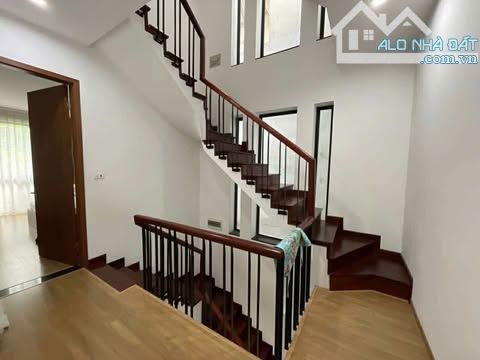 BIỆT THỰ NGUYỄN SƠN 125M-4tầng -7mt.18.5 tỷ Ô TÔ VÀO NHÀ KHU YÊN TĨNH GẦN MẶT PHỐ - 4