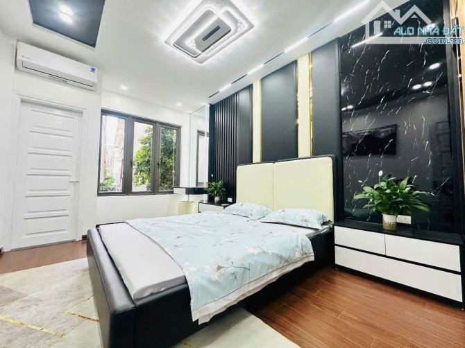 NHÀ VÕ CHÍ CÔNG - CẦU GIẤY - NGÕ BA GÁC - FULL NỘI THẤT - DT: 32M2, 5 TẦNG - 8.25 TỶ - 4