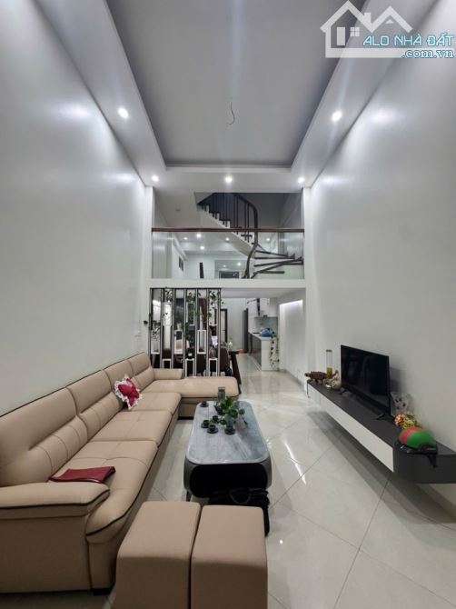Bán Gấp Nhà Gốc Đề : NHÀ ĐẸP MỚI 100% - NGÕ THÔNG TỨ TUNG,dt 38m2 - 4
