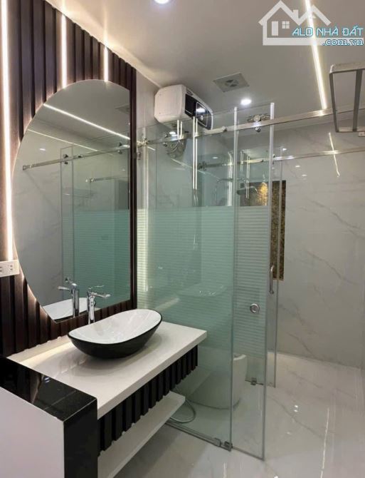Bán nhà mặt đường thang máy mặt đường Dân Lập , Lê Chân - DT 135m - Mt 5m - 4