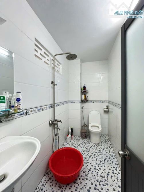 NP829 Bán căn nhà 2 lầu xây tâm huyết p. BÌNH ĐA cũ  - giá 5 tỉ —————————— Một trệt 2 lầu - 4